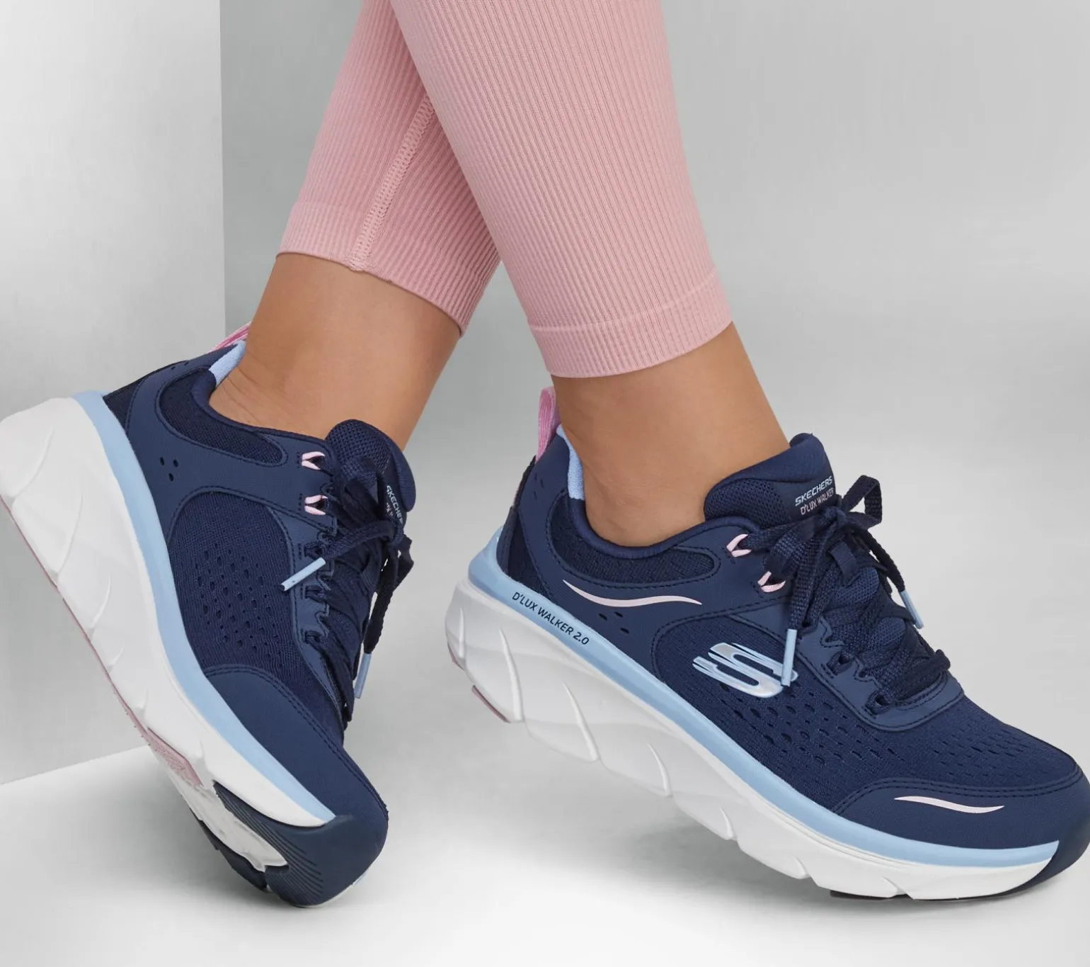 Relaxed Fit: D'Lux Walker 2.0 - Daisy Doll